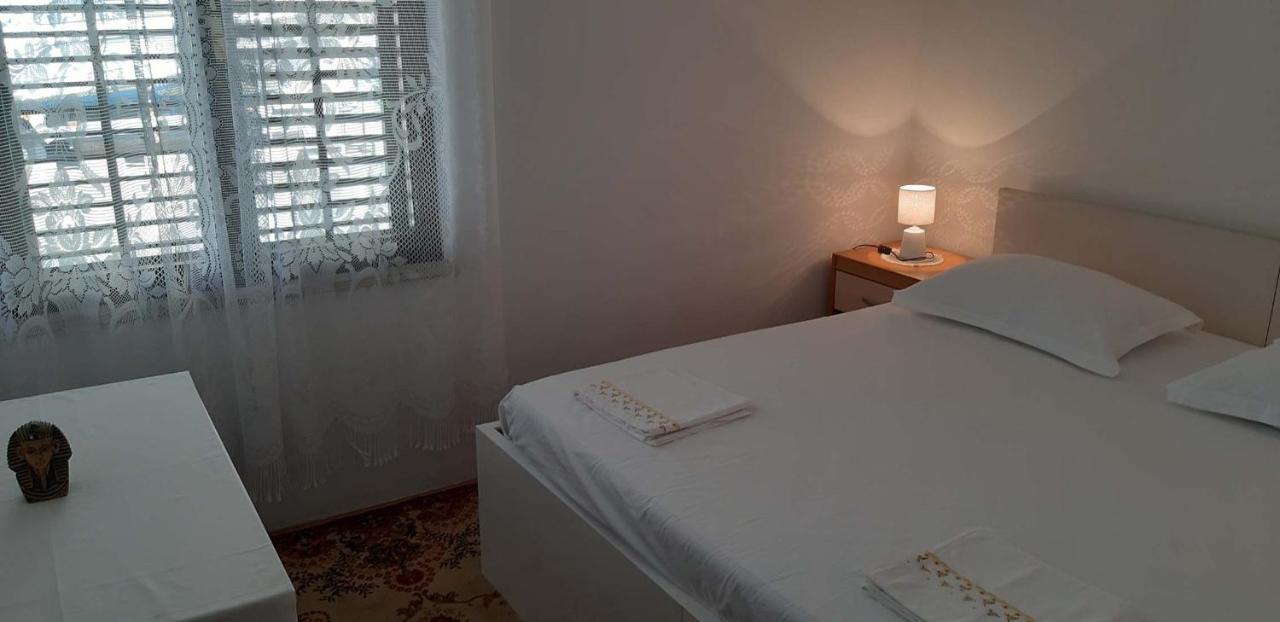 Runac Stari Grad (Hvar)