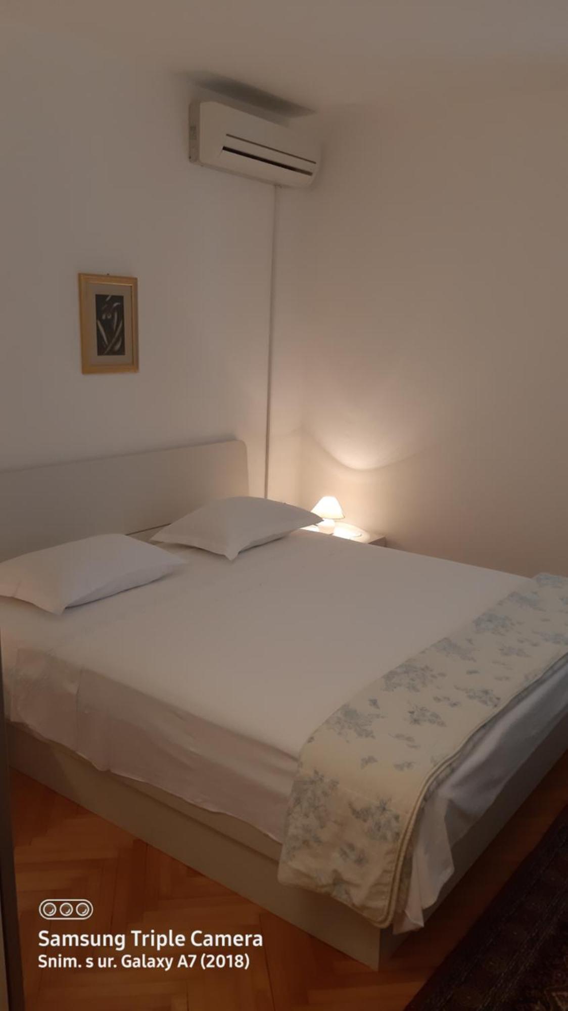 Runac * Stari Grad (Hvar)